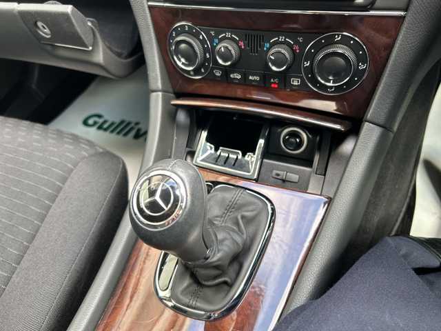 メルセデス・ベンツ Ｃ２００ コンプレッサーステーションワゴン 神奈川県 2005(平17)年 2.6万km アラバスターホワイト 社外ナビ（CD/DVD/FM/AM/MD)/バックカメラ/クルーズコントロール/ルーフレール/D席メモリシート/D/N席パワーシート/ステアリングスイッチ/電動チルト/電動格納ミラー/オートライト/純正フロアマット/純正アルミホイール/ISOFIX/トノカバー/フォグランプ/スペアキー×１/保証書/取扱説明書