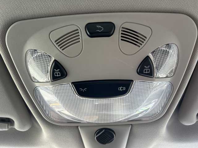 メルセデス・ベンツ Ｃ２００ コンプレッサーステーションワゴン 神奈川県 2005(平17)年 2.6万km アラバスターホワイト 社外ナビ（CD/DVD/FM/AM/MD)/バックカメラ/クルーズコントロール/ルーフレール/D席メモリシート/D/N席パワーシート/ステアリングスイッチ/電動チルト/電動格納ミラー/オートライト/純正フロアマット/純正アルミホイール/ISOFIX/トノカバー/フォグランプ/スペアキー×１/保証書/取扱説明書