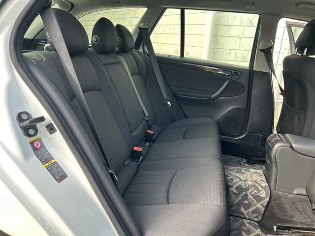 メルセデス・ベンツ Ｃ２００ コンプレッサーステーションワゴン 神奈川県 2005(平17)年 2.6万km アラバスターホワイト 社外ナビ（CD/DVD/FM/AM/MD)/バックカメラ/クルーズコントロール/ルーフレール/D席メモリシート/D/N席パワーシート/ステアリングスイッチ/電動チルト/電動格納ミラー/オートライト/純正フロアマット/純正アルミホイール/ISOFIX/トノカバー/フォグランプ/スペアキー×１/保証書/取扱説明書