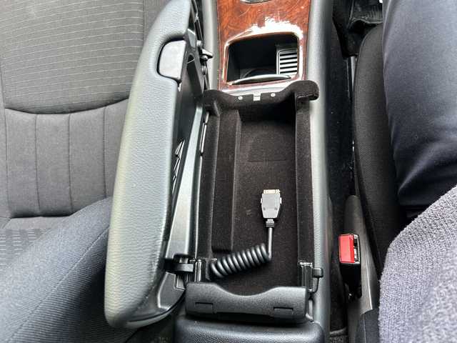 メルセデス・ベンツ Ｃ２００ コンプレッサーステーションワゴン 神奈川県 2005(平17)年 2.6万km アラバスターホワイト 社外ナビ（CD/DVD/FM/AM/MD)/バックカメラ/クルーズコントロール/ルーフレール/D席メモリシート/D/N席パワーシート/ステアリングスイッチ/電動チルト/電動格納ミラー/オートライト/純正フロアマット/純正アルミホイール/ISOFIX/トノカバー/フォグランプ/スペアキー×１/保証書/取扱説明書