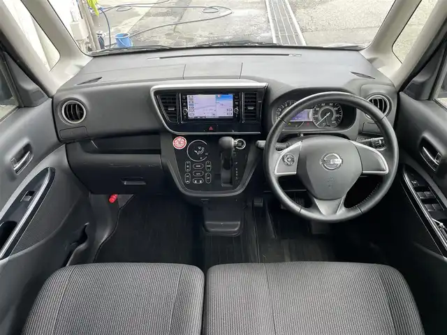 日産 デイズ ルークス ハイウェイスター Xターボ 東京都 2017(平29)年 5.4万km チタニウムグレーメタリック ・エマージェンシーブレーキー/・純正メモリーナビ/・フルセグテレビ/・Bluetooth/・アラウンドビューモニター/・片側パワースライドドア/・ETC/・ドライブレコーダー/・LEDヘッドライト/・スマートキー/・リアサンシェード