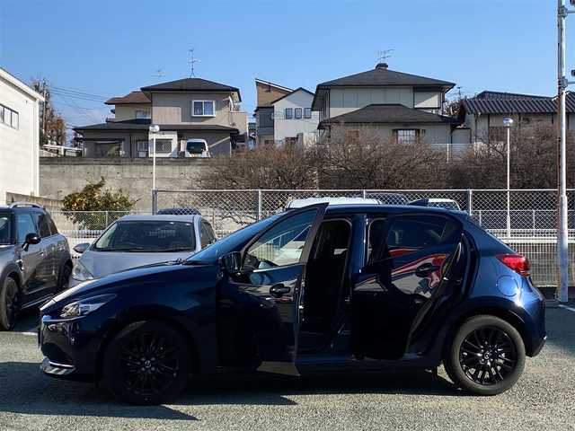 マツダ マツダ２ 15S ブラックトーンED 熊本県 2022(令4)年 2.1万km ディープクリスタルブルーマイカ ワンオーナー/スマートブレーキサポート/レーンキープアシスト/プッシュスタート/純正ナビ/バックカメラ/ETC/ドライブレコーダー/純正16インチAW/レーダークルーズ/パドルシフト/LEDヘッドライト/オートライト/前後コーナーセンサー/横滑り防止装置/ウィンカーミラー/純正フロアマット/新車保証書/取扱説明書/スマートスペアキー×1本