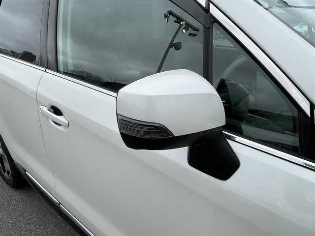 スバル フォレスター 2．0XT アイサイト 青森県 2014(平26)年 7万km サテンホワイトパール 4WD/純正ナビ/（AM/FM/CD/DVD/Bluetooth/TV）/バックモニター/ドライブレコーダー/レーダークルーズコントロール/ビルトインＥＴＣ/アイサイト/衝突被害軽減ブレーキ/レーンキープアシスト/HIDヘッドライト/フォグランプ/オートライト/プッシュスタート/スマートキー/スペアキー/ハーフレザーシート/パワーシート/前席シートヒーター/純正フロアマット/純正18インチアルミホイール/コーナーセンサー/パドルシフト/電動リアゲート