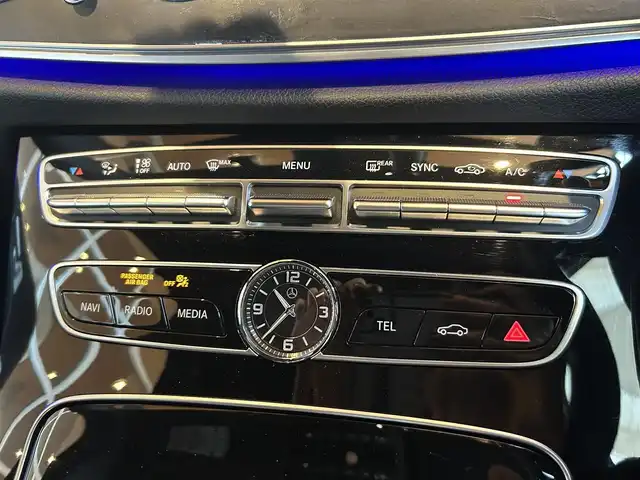 メルセデス・ベンツ Ｅ２２０ｄ アバンギャルド スポーツ 宮城県 2016(平28)年 6.5万km カバンサイトブルー AMGライン/レーダーセーフティパッケージ/COMANDシステムHDDナビゲーションシステム/フルセグTV/360°カメラシステム/ハーフレザーシート/シートヒーター/メモリ機能付きパワーシート/マルチビームLEDヘッドライト/オートライト/オートマチックハイビーム/キーレスゴー/アンビエントライト/19インチAW/ETC2.0車載器/パナメリカーナグリル/AppleCarPlay/AndroidAuto