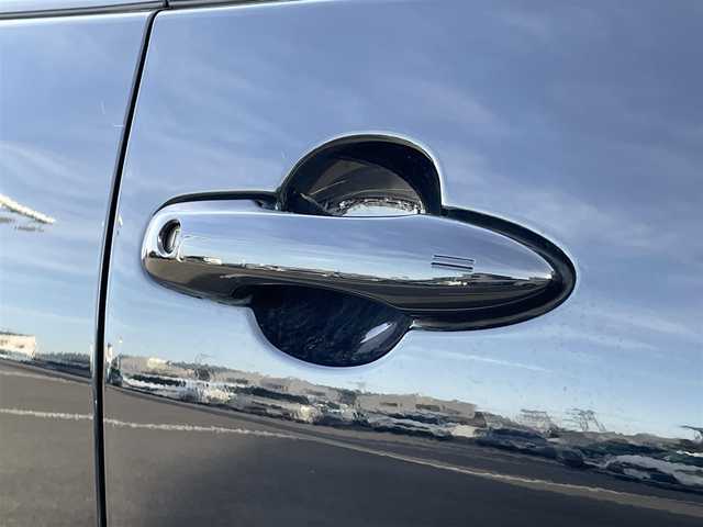 トヨタ プリウス S 香川県 2021(令3)年 5.5万km アティチュードブラックマイカ 登録時走行距離：54968km/ディーラー純正ナビ/　CD BT フルセグTV/バックカメラ/プリクラッシュセーフティシステム/レーンキープアシスト/レーダークルーズコントロール/クリアランスソナー/オートハイビーム/LEDヘッドライト/オートライト/ビルトインETC/横滑り防止装置/革巻きステアリング/ステアリングスイッチ/プッシュスタート/スマートキー