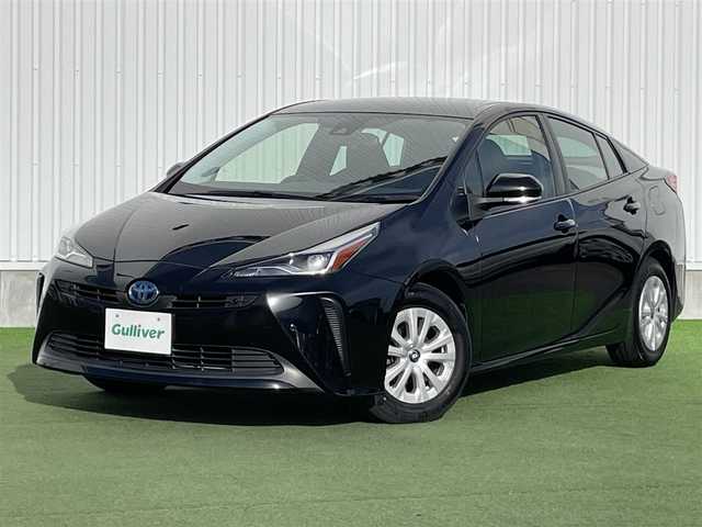 トヨタ プリウス S 香川県 2021(令3)年 5.5万km アティチュードブラックマイカ 登録時走行距離：54968km/ディーラー純正ナビ/　CD BT フルセグTV/バックカメラ/プリクラッシュセーフティシステム/レーンキープアシスト/レーダークルーズコントロール/クリアランスソナー/オートハイビーム/LEDヘッドライト/オートライト/ビルトインETC/横滑り防止装置/革巻きステアリング/ステアリングスイッチ/プッシュスタート/スマートキー