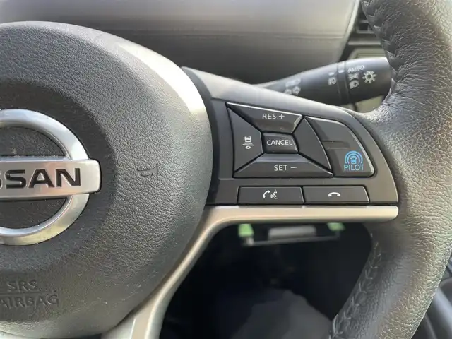日産 セレナ e－パワー ハイウェイスター V 和歌山県 2020(令2)年 6.7万km ダイヤモンドブラック 純正7インチナビ（MJ320D-W）/フルセグTV/（BT/CD/DVD/AM/FM/USB)/全方位カメラ/プロパイロット/エマージェンシーブレーキ/レーンディパーチャーアラート/ブラインドスポットモニター/横滑り防止/オートライト/前後コーナーセンサー/フリップダウンモニター/前方ドライブレコーダー/ビルトインETC/両側パワースライド/ハンズフリーオートスライド/ステアリングリモコン/純正15インチアルミ/プッシュスタート/電格ミラー