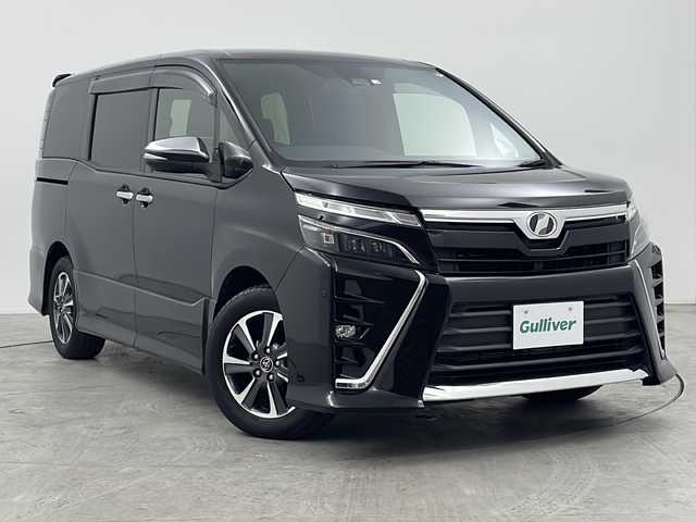 トヨタ ヴォクシー ZS 煌 三重県 2018(平30)年 4万km ブラック 禁煙車/純正SDナビ/AM/FM/CD/BT/SD/フルセグTV/バックカメラ/プリクラッシュセーフティ/両側パワースライドドア/LKA/クルーズコントロール /オートライト/オートハイビーム/LEDヘッドライト/フォグランプ/クリアランスソナー /ビルトインETC/プッシュスタート/スマートキー/ステアリングスイッチ /純正アルミホイール/純正フロアマット/純正ドアバイザー