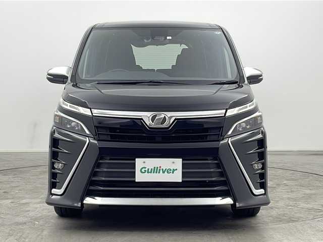 トヨタ ヴォクシー ZS 煌 三重県 2018(平30)年 4万km ブラック 禁煙車/純正SDナビ/AM/FM/CD/BT/SD/フルセグTV/バックカメラ/プリクラッシュセーフティ/両側パワースライドドア/LKA/クルーズコントロール /オートライト/オートハイビーム/LEDヘッドライト/フォグランプ/クリアランスソナー /ビルトインETC/プッシュスタート/スマートキー/ステアリングスイッチ /純正アルミホイール/純正フロアマット/純正ドアバイザー