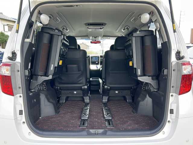 トヨタ アルファード 240S タイプゴールド 岐阜県 2013(平25)年 17.5万km ホワイトパールクリスタルシャイン 登録時176947km/純正８インチナビ/フルテレビ/オットマン/両側パワースライドドア/バックカメラ/コーナーセンサー前後/クルーズコントロール/プッシュスタート/スマートキー/スペアキー/ETC/ウィンカーミラー/フォグランプ/USB入力端子/純正フロアマット