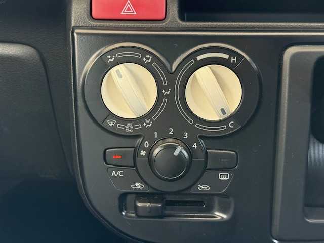 スズキ アルト L 大阪府 2017(平29)年 6.1万km スペリアホワイト /社外ナビ【NR-MZ20】//Bluetooth/SD/CD/ラジオ//シートヒーター//ドライブレコーダー//ETC//アイドリングストップ//横滑り防止