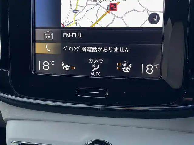 ボルボ ＸＣ４０ T4 モメンタム 山梨県 2020(令2)年 3.4万km シルバー ワンオーナー/純正HDDナビ/（AM/FM/Bluetooth/フルセグTV）/AppleCarPlay/AndroidAuto/インテリセーフ/ACC/BLIS/CTA/360°カメラ/LEDヘッドライト/半革/シートヒーター/ステアリングヒーター/純正19インチAW/ハンズフリー電動テールゲート/ETC