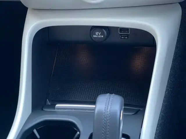 ボルボ ＸＣ４０ T4 モメンタム 山梨県 2020(令2)年 3.4万km シルバー ワンオーナー/純正HDDナビ/（AM/FM/Bluetooth/フルセグTV）/AppleCarPlay/AndroidAuto/インテリセーフ/ACC/BLIS/CTA/360°カメラ/LEDヘッドライト/半革/シートヒーター/ステアリングヒーター/純正19インチAW/ハンズフリー電動テールゲート/ETC
