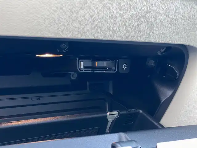 ボルボ ＸＣ４０ T4 モメンタム 山梨県 2020(令2)年 3.4万km シルバー ワンオーナー/純正HDDナビ/（AM/FM/Bluetooth/フルセグTV）/AppleCarPlay/AndroidAuto/インテリセーフ/ACC/BLIS/CTA/360°カメラ/LEDヘッドライト/半革/シートヒーター/ステアリングヒーター/純正19インチAW/ハンズフリー電動テールゲート/ETC