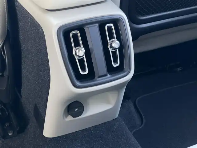 ボルボ ＸＣ４０ T4 モメンタム 山梨県 2020(令2)年 3.4万km シルバー ワンオーナー/純正HDDナビ/（AM/FM/Bluetooth/フルセグTV）/AppleCarPlay/AndroidAuto/インテリセーフ/ACC/BLIS/CTA/360°カメラ/LEDヘッドライト/半革/シートヒーター/ステアリングヒーター/純正19インチAW/ハンズフリー電動テールゲート/ETC