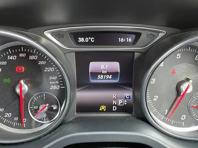 メルセデス・ベンツ ＣＬＡ１８０ AMG スタイル 香川県 2019(平31)年 5.9万km ポーラホワイト ワンオーナー/アイドリングストップ/ACC/純正ナビ/バックカメラ/フルセグTV/ハーフレザー/シートヒーター/パワーシート/サンルーフ/純正18インチアルミ/LEDヘッドライト/ハーマンカードン