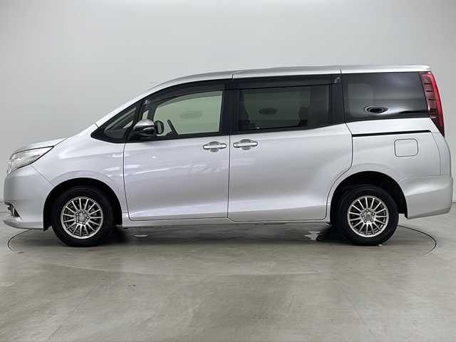 トヨタ ノア X 道央・札幌 2014(平26)年 6.5万km シルバーM ・純正SDナビ(TV＆DVD＆CD＆BT)/・片側パワースライドドア/・ビルトインETC/・オートライト/・リモコンキー/・バックカメラ/・アイドリングストップ/・ECOMODE/・横滑り防止/・LEDヘッドライト/・フォグランプ/・電格ミラー