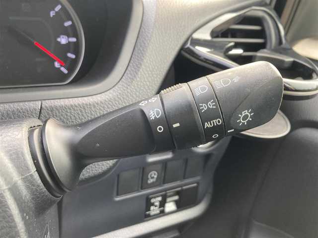 トヨタ ヴォクシー ZS 静岡県 2014(平26)年 13.4万km ボルドーマイカメタリック (株)IDOMが運営する【じしゃロン焼津店】の自社ローン専用車両になります。こちらは現金またはオートローンご利用時の価格です。自社ローンご希望の方は別途その旨お申付け下さい /社外ＳＤナビ/(フルセグＴＶ/Ｂｌｕｅｔｏｏｔｈ接続/ＣＤ/ＤＶＤ)/後席モニター/片側パワースライドドア/バックカメラ/ＥＴＣ/プッシュスタート＆スマートキー/ＬＥＤヘッドライト/オートライト