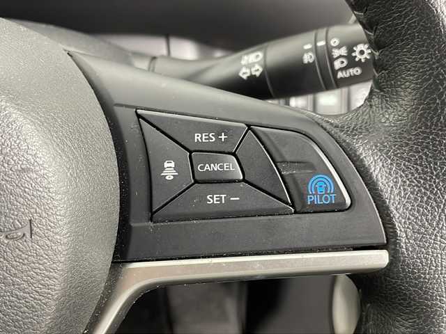 日産 セレナ ハイウェイスター プロパイロットED 埼玉県 2017(平29)年 3.9万km ブリリアントホワイトパール 純正ナビ（ＳＤ・ＦＭ・ＡＭ・ＴＶ・Bluetooth・CD・DVD）/ビルトインＥＴＣ/バックカメラ/クルーズコントロール/プロパイロット/両側パワースライドドア/横滑り防止装置/盗難防止装置/衝突軽減ブレーキ/コーナーセンサー/純正アルミホイール/純正フロアマット/純正ドアバイザー/プッシュスタート/LEDヘッドライト/フロントフォグ/ウィンカーミラー/革巻きハンドル/スマートキー