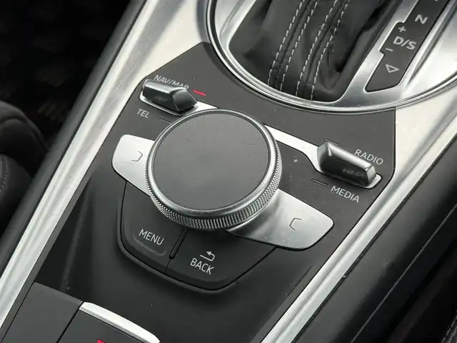 アウディ ＴＴクーペ 2．0 TFSI Sラインパック 静岡県 2016(平28)年 6.2万km グレイシアホワイトメタリック ハーフレザーシート/バーチャルコックピット/(CD/DVD/Bluetooth/フルセグ)/バックカメラ/クルーズコントロール/パーキングアシスト/スマートキー/ETC/ドライブレコーダー/純正フロアマット/純正18インチアルミホイール/保証書/取説