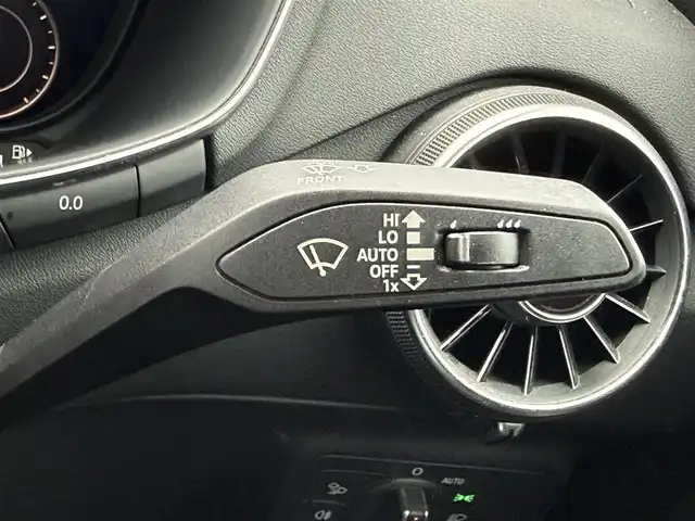 アウディ ＴＴクーペ 2．0 TFSI Sラインパック 静岡県 2016(平28)年 6.2万km グレイシアホワイトメタリック ハーフレザーシート/バーチャルコックピット/(CD/DVD/Bluetooth/フルセグ)/バックカメラ/クルーズコントロール/パーキングアシスト/スマートキー/ETC/ドライブレコーダー/純正フロアマット/純正18インチアルミホイール/保証書/取説
