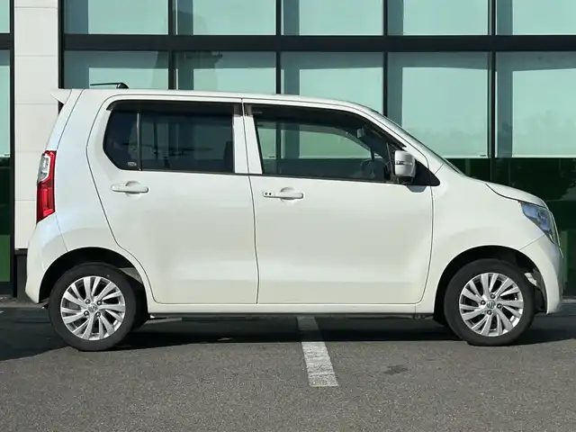 スズキ ワゴンＲ FX－LTD 和歌山県 2016(平28)年 6.8万km クリスタルホワイトP 社外ナビ/CD/DVD/スマートキー/プッシュスタート/スマートキー/レーダー探知機/純正アルミホイール/シートヒーター/ヘッドライトレベライザー/純正フロアマット