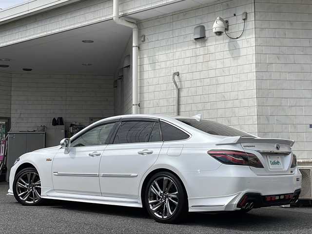 トヨタ クラウン ハイブリッド RS アドバンス 神奈川県 2021(令3)年 0.7万km プレシャスホワイトパール M‘Z SPEEDエアロ/トヨタ セーフティ センス/・プリクラッシュセーフティ/・レーントレーシングアシスト/・レーンディパーチャーアラート/・ロードサインアシスト/・レーダークルーズコントロール/・オートマチックハイビーム/純正メーカーナビ　T-Connect for CROWN/・12.3インチディスプレイ/・クラウン　スーパーライブサウンドシステム/(10スピーカー/8chオーディオアンプ）/・Blu-ray/DVD/CD/microSD/サウンドライブラリー/USB入力端子/Bluetooth(ハンズフリー/オーディオ）/音声認識/Miracast/・スマートフォン連携/ビルトインETC2.0/レザーシート/前席パワーシート/前席シートヒーター/前席エアシート/デジタルインナーミラー/ブラインドスポットモニター/ヘッドアップディスプレイ/横滑り防止機能/純正18インチアルミホイール/スマートキー/LEDヘッドライト/パドルシフト/パーキングサポートブレーキ/TVキャンセラー/ステアリングヒーター/保証書/取扱説明書/スペアキー