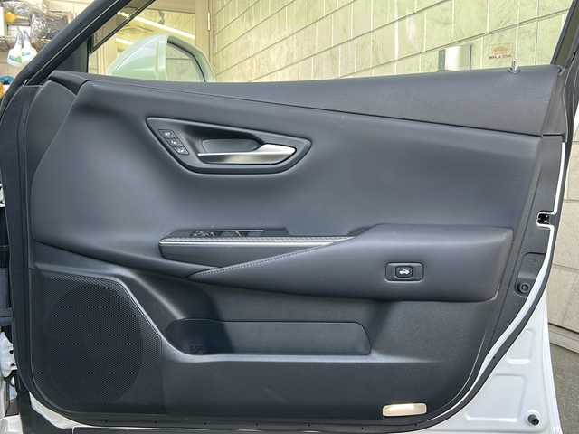 トヨタ クラウン ハイブリッド RS アドバンス 神奈川県 2021(令3)年 0.7万km プレシャスホワイトパール M‘Z SPEEDエアロ/トヨタ セーフティ センス/・プリクラッシュセーフティ/・レーントレーシングアシスト/・レーンディパーチャーアラート/・ロードサインアシスト/・レーダークルーズコントロール/・オートマチックハイビーム/純正メーカーナビ　T-Connect for CROWN/・12.3インチディスプレイ/・クラウン　スーパーライブサウンドシステム/(10スピーカー/8chオーディオアンプ）/・Blu-ray/DVD/CD/microSD/サウンドライブラリー/USB入力端子/Bluetooth(ハンズフリー/オーディオ）/音声認識/Miracast/・スマートフォン連携/ビルトインETC2.0/レザーシート/前席パワーシート/前席シートヒーター/前席エアシート/デジタルインナーミラー/ブラインドスポットモニター/ヘッドアップディスプレイ/横滑り防止機能/純正18インチアルミホイール/スマートキー/LEDヘッドライト/パドルシフト/パーキングサポートブレーキ/TVキャンセラー/ステアリングヒーター/保証書/取扱説明書/スペアキー