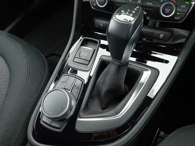 ＢＭＷ ２１８ｉ アクティブツアラー 福井県 2017(平29)年 2.2万km 黒 衝突被害軽減システム/クルーズコントロール/純正メーカーナビ/・（CD/DVD/Bluetooth/USB/FM/AM）/バックカメラ/ビルトインETC/前後ドライブレコーダー/電子パーキング/前席シートヒーター/オートLEDライト/オートワイパー/純正16インチAW/スマートキー