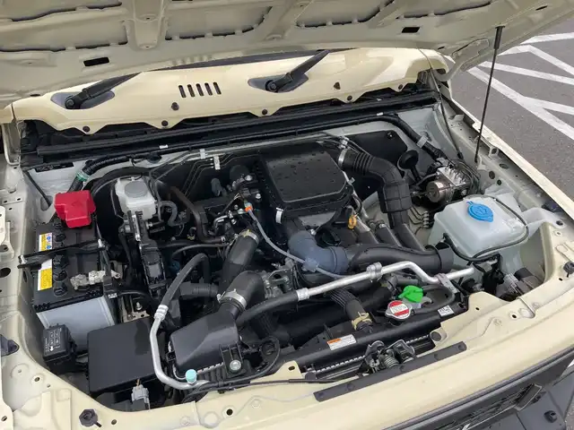 スズキ ジムニー XC 神奈川県 2021(令3)年 2.1万km シフォンアイボリーメタリックブラック2トーンルーフ 純正ディスプレイオーディオ（PVH9300DVSZ)/CD/DVD/Bluetooth/iPod/クルーズコントロール/シートヒーター/プッシュスタート/スマートキー/ダウンヒルアシストコントロール/スロットルコントローラー/純正フロアマット/LEDヘッドライト/オートライト/フォグランプ/横滑り防止装置/レーンキープアシスト/衝突被害軽減システム