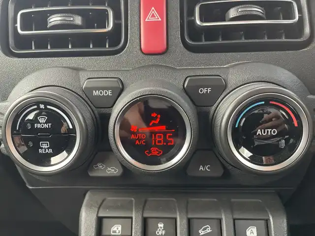 スズキ ジムニー XC 神奈川県 2021(令3)年 2.1万km シフォンアイボリーメタリックブラック2トーンルーフ 純正ディスプレイオーディオ（PVH9300DVSZ)/CD/DVD/Bluetooth/iPod/クルーズコントロール/シートヒーター/プッシュスタート/スマートキー/ダウンヒルアシストコントロール/スロットルコントローラー/純正フロアマット/LEDヘッドライト/オートライト/フォグランプ/横滑り防止装置/レーンキープアシスト/衝突被害軽減システム
