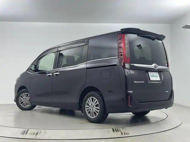 トヨタ エスクァイア Gi 埼玉県 2017(平29)年 5.4万km ボルドーマイカメタリック フリップダウンモニター　/純正ナビ　/バックカメラ　/ビルトインＥＴＣ　/前席シートヒーター　/クルーズコントロール　/両側パワースライドドア　/衝突軽減システム　/レーンキープアシスト/オートマティックハイビーム/純正１５インチアルミホイール　/純正フロアマット/ＬＥＤヘッドライト/ウィンカーミラー/ドアバイザー/ロールサンシェード/プッシュスタート/スマートキー