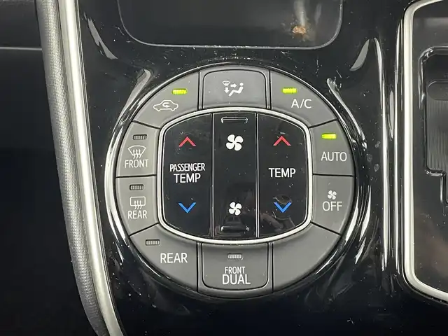 トヨタ エスクァイア Gi 埼玉県 2017(平29)年 5.4万km ボルドーマイカメタリック フリップダウンモニター　/純正ナビ　/バックカメラ　/ビルトインＥＴＣ　/前席シートヒーター　/クルーズコントロール　/両側パワースライドドア　/衝突軽減システム　/レーンキープアシスト/オートマティックハイビーム/純正１５インチアルミホイール　/純正フロアマット/ＬＥＤヘッドライト/ウィンカーミラー/ドアバイザー/ロールサンシェード/プッシュスタート/スマートキー