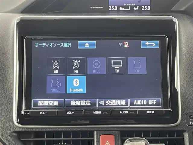 トヨタ エスクァイア Gi 埼玉県 2017(平29)年 5.4万km ボルドーマイカメタリック フリップダウンモニター　/純正ナビ　/バックカメラ　/ビルトインＥＴＣ　/前席シートヒーター　/クルーズコントロール　/両側パワースライドドア　/衝突軽減システム　/レーンキープアシスト/オートマティックハイビーム/純正１５インチアルミホイール　/純正フロアマット/ＬＥＤヘッドライト/ウィンカーミラー/ドアバイザー/ロールサンシェード/プッシュスタート/スマートキー