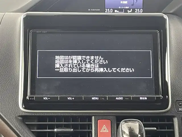 トヨタ エスクァイア Gi 埼玉県 2017(平29)年 5.4万km ボルドーマイカメタリック フリップダウンモニター　/純正ナビ　/バックカメラ　/ビルトインＥＴＣ　/前席シートヒーター　/クルーズコントロール　/両側パワースライドドア　/衝突軽減システム　/レーンキープアシスト/オートマティックハイビーム/純正１５インチアルミホイール　/純正フロアマット/ＬＥＤヘッドライト/ウィンカーミラー/ドアバイザー/ロールサンシェード/プッシュスタート/スマートキー