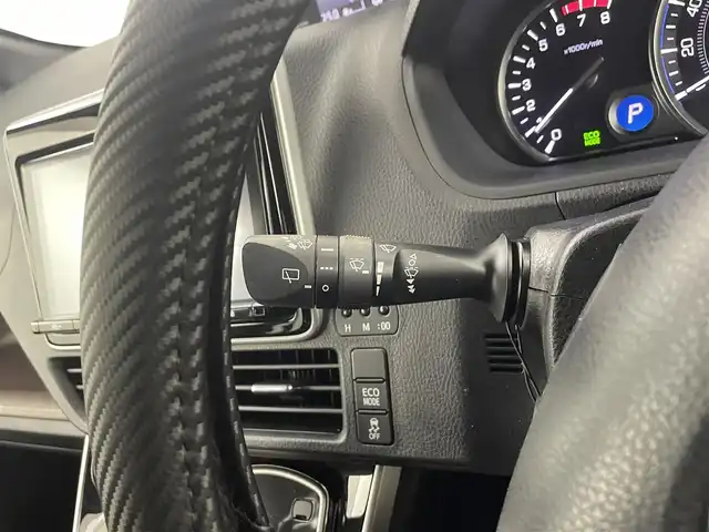 トヨタ エスクァイア Gi 埼玉県 2017(平29)年 5.4万km ボルドーマイカメタリック フリップダウンモニター　/純正ナビ　/バックカメラ　/ビルトインＥＴＣ　/前席シートヒーター　/クルーズコントロール　/両側パワースライドドア　/衝突軽減システム　/レーンキープアシスト/オートマティックハイビーム/純正１５インチアルミホイール　/純正フロアマット/ＬＥＤヘッドライト/ウィンカーミラー/ドアバイザー/ロールサンシェード/プッシュスタート/スマートキー