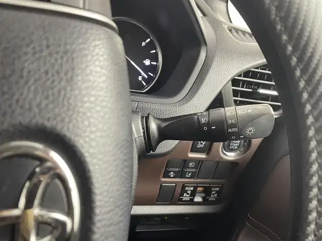 トヨタ エスクァイア Gi 埼玉県 2017(平29)年 5.4万km ボルドーマイカメタリック フリップダウンモニター　/純正ナビ　/バックカメラ　/ビルトインＥＴＣ　/前席シートヒーター　/クルーズコントロール　/両側パワースライドドア　/衝突軽減システム　/レーンキープアシスト/オートマティックハイビーム/純正１５インチアルミホイール　/純正フロアマット/ＬＥＤヘッドライト/ウィンカーミラー/ドアバイザー/ロールサンシェード/プッシュスタート/スマートキー