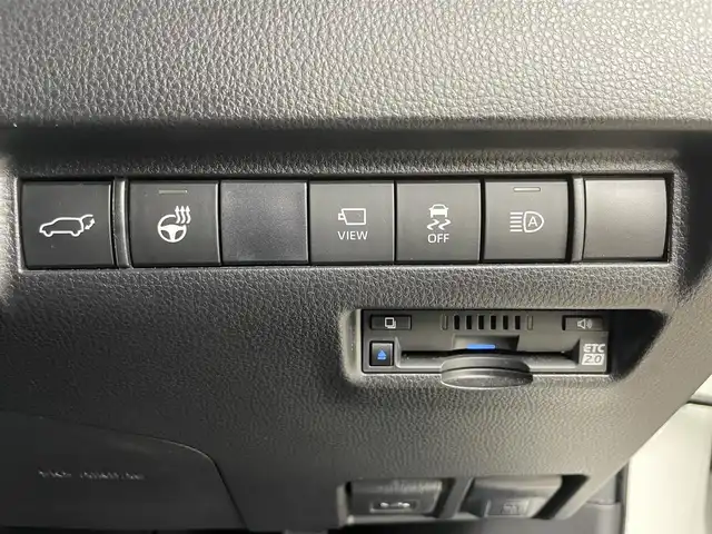 トヨタ ハリアー Z レザーパッケージ 岡山県 2020(令2)年 5.5万km ホワイトパールクリスタルシャイン 純正12.3インチディスプレイオーディオ/・FM/AM/Bluetooth/フルセグ/CarPlay/パノラマミックビューモニター/デジタルインナーミラー/ワイヤレス充電/レザーシート/・パワーシート/・シートメモリー/・ベンチレーション/パワーバックドア/トヨタセーフティーセンス/・プリクラッシュセーフティ/・レーンディパーチャーアラート/・レーダークルーズコントロール/・コーナーセンサー/・オートマチックハイビーム/ビルトインETC2.0/ドライブレコーダー/LEDヘッドライト/・フォグライト/純正フロアマット/ドアバイザー