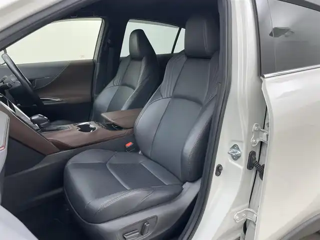 トヨタ ハリアー Z レザーパッケージ 岡山県 2020(令2)年 5.5万km ホワイトパールクリスタルシャイン 純正12.3インチディスプレイオーディオ/・FM/AM/Bluetooth/フルセグ/CarPlay/パノラマミックビューモニター/デジタルインナーミラー/ワイヤレス充電/レザーシート/・パワーシート/・シートメモリー/・ベンチレーション/パワーバックドア/トヨタセーフティーセンス/・プリクラッシュセーフティ/・レーンディパーチャーアラート/・レーダークルーズコントロール/・コーナーセンサー/・オートマチックハイビーム/ビルトインETC2.0/ドライブレコーダー/LEDヘッドライト/・フォグライト/純正フロアマット/ドアバイザー