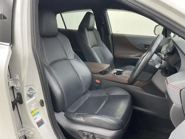 トヨタ ハリアー Z レザーパッケージ 岡山県 2020(令2)年 5.5万km ホワイトパールクリスタルシャイン 純正12.3インチディスプレイオーディオ/・FM/AM/Bluetooth/フルセグ/CarPlay/パノラマミックビューモニター/デジタルインナーミラー/ワイヤレス充電/レザーシート/・パワーシート/・シートメモリー/・ベンチレーション/パワーバックドア/トヨタセーフティーセンス/・プリクラッシュセーフティ/・レーンディパーチャーアラート/・レーダークルーズコントロール/・コーナーセンサー/・オートマチックハイビーム/ビルトインETC2.0/ドライブレコーダー/LEDヘッドライト/・フォグライト/純正フロアマット/ドアバイザー