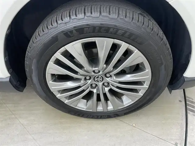 トヨタ ハリアー Z レザーパッケージ 岡山県 2020(令2)年 5.5万km ホワイトパールクリスタルシャイン 純正12.3インチディスプレイオーディオ/・FM/AM/Bluetooth/フルセグ/CarPlay/パノラマミックビューモニター/デジタルインナーミラー/ワイヤレス充電/レザーシート/・パワーシート/・シートメモリー/・ベンチレーション/パワーバックドア/トヨタセーフティーセンス/・プリクラッシュセーフティ/・レーンディパーチャーアラート/・レーダークルーズコントロール/・コーナーセンサー/・オートマチックハイビーム/ビルトインETC2.0/ドライブレコーダー/LEDヘッドライト/・フォグライト/純正フロアマット/ドアバイザー