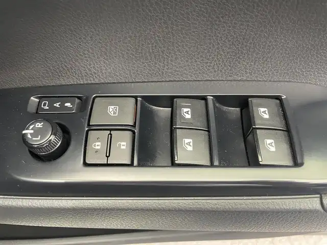 トヨタ カムリ X 鹿児島県 2019(令1)年 3.2万km アティチュードブラックマイカ 社外SDナビ/BT/CD/AM/FM/AUX/バックカメラ/ETC/トヨタセーフティセンス/レーダークルーズコントロール/電動パーキングブレーキ/オートブレーキホールド/ステアリングリモコン/LEDヘッドライト/純正フロアマット