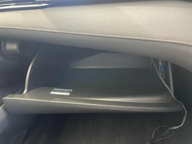 トヨタ カムリ X 鹿児島県 2019(令1)年 3.2万km アティチュードブラックマイカ 社外SDナビ/BT/CD/AM/FM/AUX/バックカメラ/ETC/トヨタセーフティセンス/レーダークルーズコントロール/電動パーキングブレーキ/オートブレーキホールド/ステアリングリモコン/LEDヘッドライト/純正フロアマット