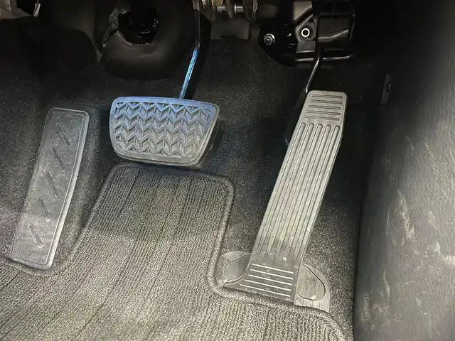 トヨタ カムリ X 鹿児島県 2019(令1)年 3.2万km アティチュードブラックマイカ 社外SDナビ/BT/CD/AM/FM/AUX/バックカメラ/ETC/トヨタセーフティセンス/レーダークルーズコントロール/電動パーキングブレーキ/オートブレーキホールド/ステアリングリモコン/LEDヘッドライト/純正フロアマット