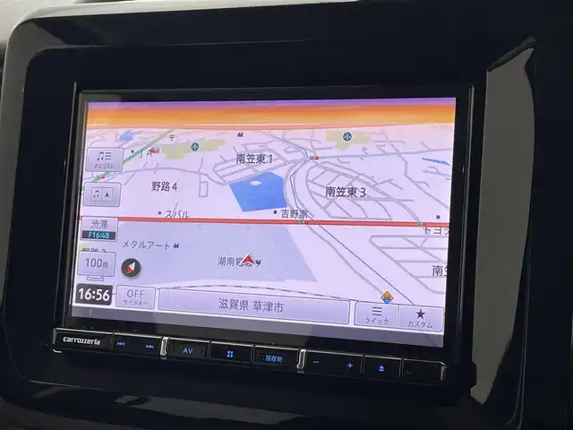 スズキ ソリオ HV MZ 滋賀県 2024(令6)年 1万km メロウディープレッドパール 社外8インチナビ/【CD.DVD.Bluetooth.フルセグTV】/全方位カメラ/衝突軽減ブレーキ/追従クルーズコントロール/レーンキープアシスト/LEDヘッドライト/オートライト/オートハイビーム/前席シートヒーター/ETC/前方ドライブレコーダー/クリアランスソナー/アイドリングストップ/両側電動スライドドア/ヘッドアップディスプレイ/プッシュスタート/スマートキー