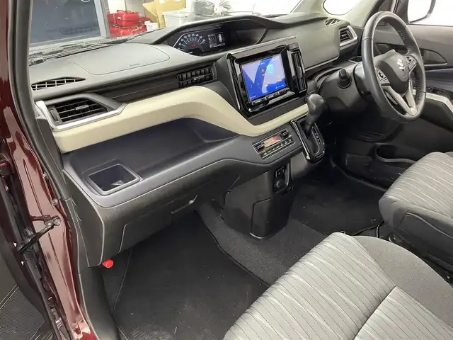 スズキ ソリオ HV MZ 滋賀県 2024(令6)年 1万km メロウディープレッドパール 社外8インチナビ/【CD.DVD.Bluetooth.フルセグTV】/全方位カメラ/衝突軽減ブレーキ/追従クルーズコントロール/レーンキープアシスト/LEDヘッドライト/オートライト/オートハイビーム/前席シートヒーター/ETC/前方ドライブレコーダー/クリアランスソナー/アイドリングストップ/両側電動スライドドア/ヘッドアップディスプレイ/プッシュスタート/スマートキー