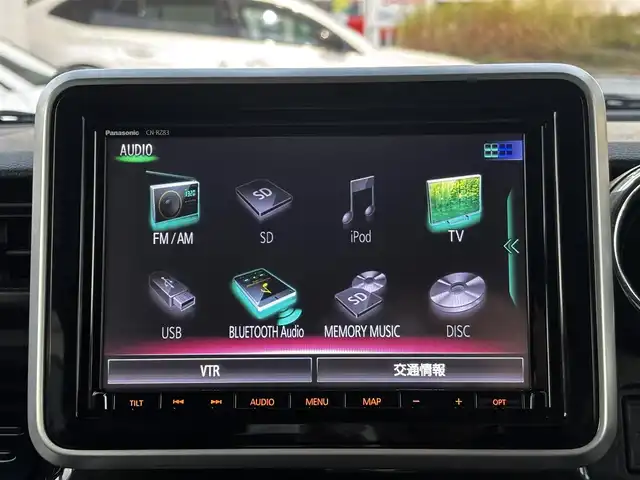 スズキ スペーシア カスタム HYBRID XS ターボ 熊本県 2018(平30)年 7.9万km ブルーイッシュブラックパール3 純正メモリナビ（CN-RZ83）/【フルセグTV/Bluetooth/CD/DVD】/バックカメラ/両側パワースライドドア/衝突軽減ブレーキ/車線逸脱/クルーズコントロール/ヘッドアップディスプレイ/クリアナンスソナー/横滑り防止/ハーフレザーシート/シートヒーター/ドライブレコーダー/アイドリングストップ/純正フロアマット/プッシュスタート/スマートキー