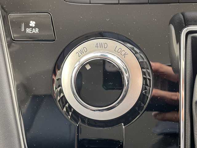 三菱 デリカＤ：５ シャモニー 愛知県 2025(令7)年 0.1千km グレーⅡ 登録済未使用車/両側パワースライドドア/レーダークルーズコントロール/シートヒーター/バックカメラ/電動リアゲート/パワーシート/純正アルミホイール/ブラインドスポットモニター/LEDヘッドライト/パドルシフト/ステアリングヒーター/オートマチックハイビーム/衝突軽減システム/ステアリングスイッチ/スマートキー/プッシュスタート