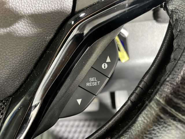 ホンダ ヴェゼル ハイブリッド X 沖縄県 2016(平28)年 10.6万km クリスタルブラックパール 禁煙車/ホンダセンシング/社外ナビ/・ＣＤ／ＤＶＤ/・フルセグＴＶ／Ｂｌｕｅｔｏｏｔｈ/フリップダウン/クルーズコントロール/バックカメラ/純正ホイール/ステアリングリモコン/パドルシフト/スペアキー/ETC/取扱説明書/保証書