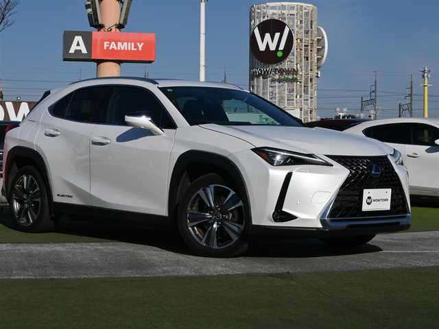 レクサス ＵＸ 300e バージョンL 千葉県 2021(令3)年 3.9万km ソニッククォーツ Lexus Safety System+/・プリクラッシュセーフティ/・レーンディパーチャーアラート/・オートハイビーム/・ブラインドスポットモニター/・レーダークルーズコントロール/充電ケーブル/ヘッドアップディスプレイ/パワーバックドア/コンビレザーシート/前席パワーシート/エアシート/シートヒーター/純正ナビ/地デジTV/【DVD/CD再生機能　Bluetooth接続】/パノラミックビューモニター/ドライブレコーダー/革巻きステアリング/ステアリングスイッチ/ステアリングヒーター/パドルシフト/ETC/LEDヘッドライト/フォグライト/ウインカーミラー/クリアランスソナー/純正18インチアルミホイル/サイド/カーテンエアバッグ/スマートキー